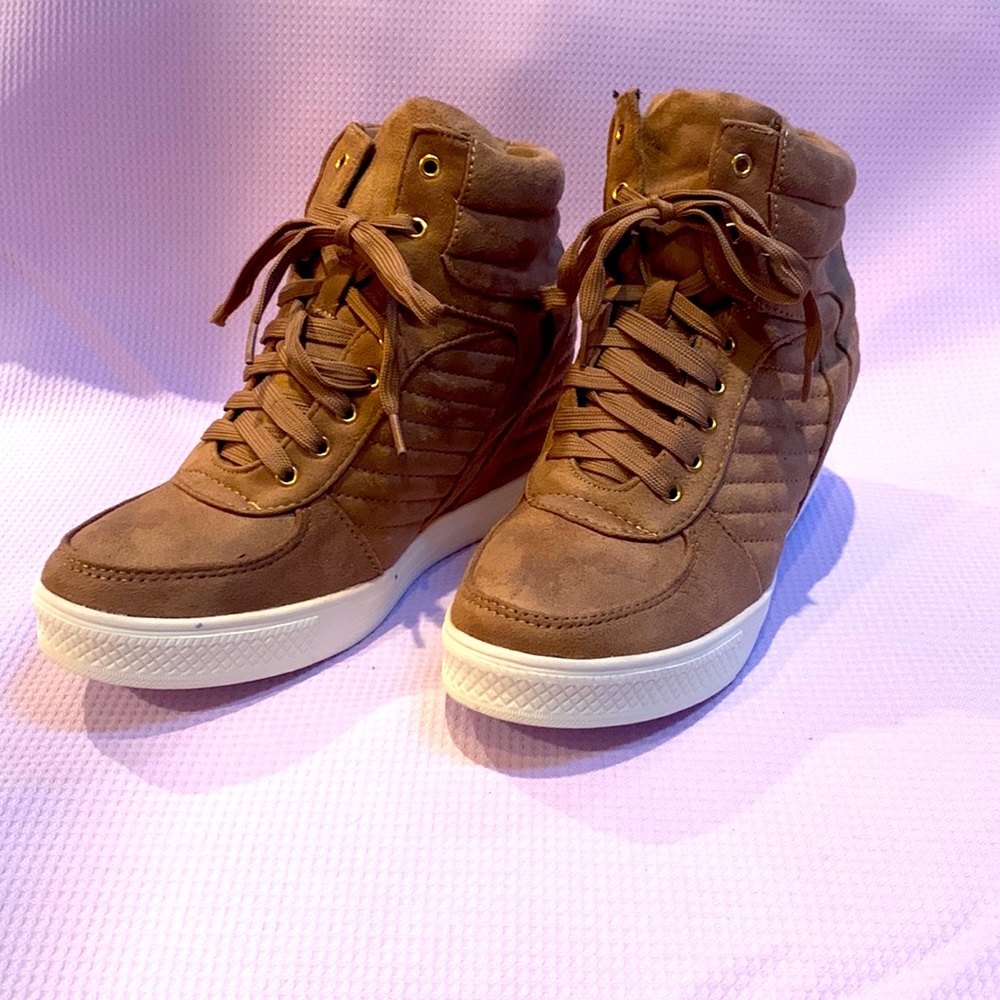 BRAND NEW!!! Size 9 wedge boots.